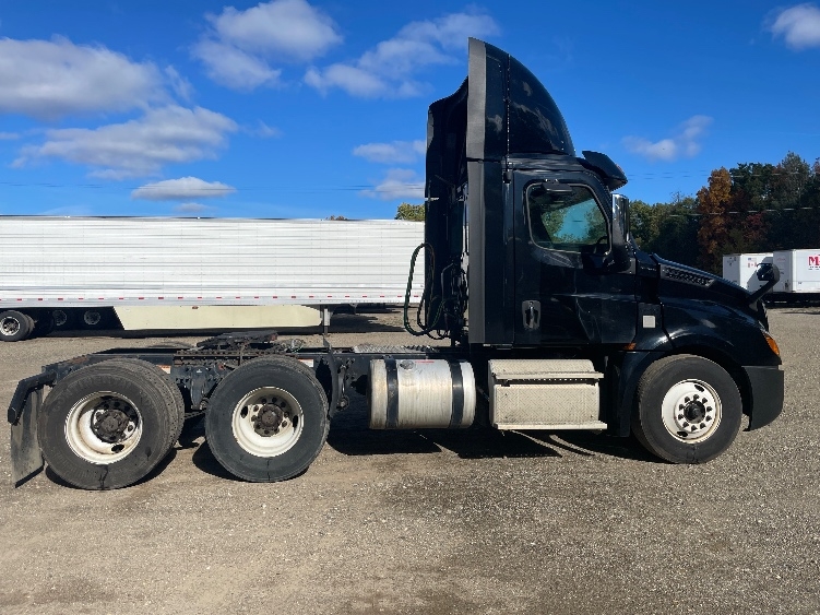2019 Freightliner Cascadia in Battle Creek, MI — photo 8