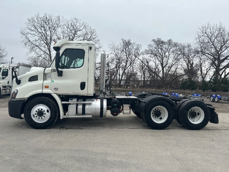 2019 Freightliner Cascadia in Des Moines, IA — photo 4