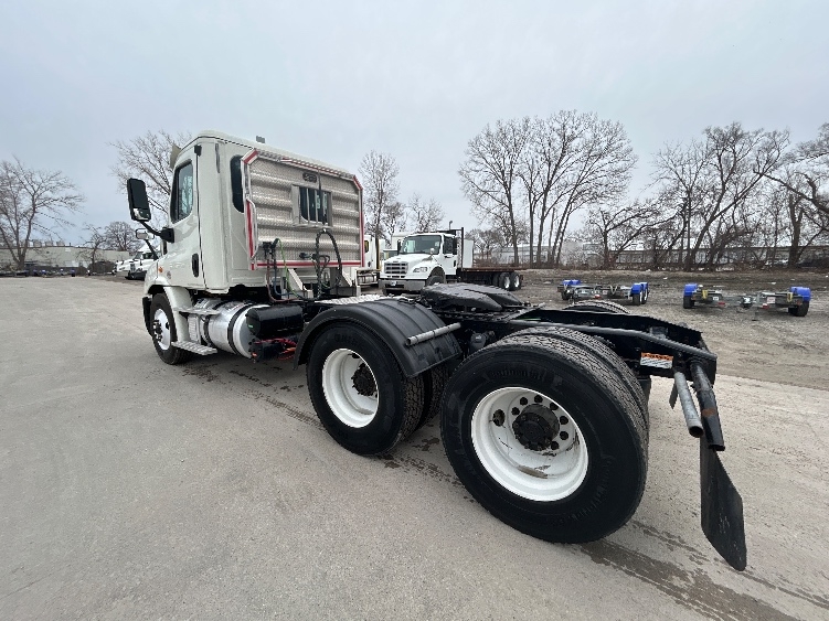 2019 Freightliner Cascadia in Des Moines, IA — photo 5