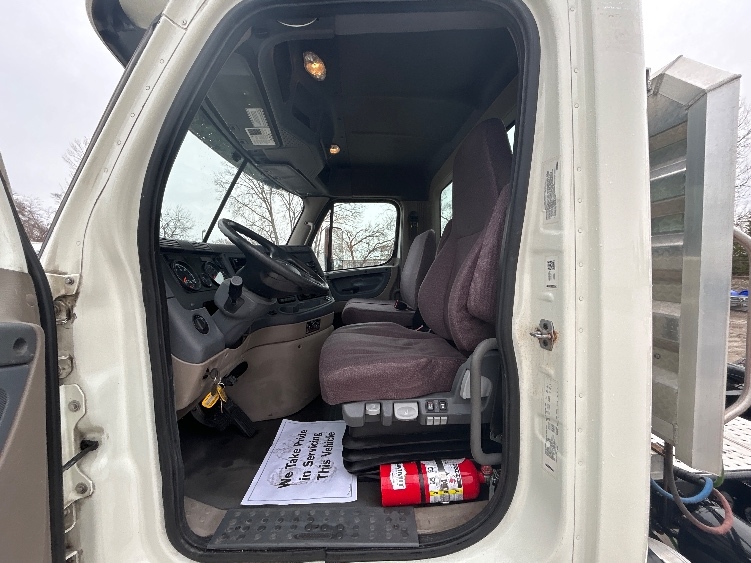 2019 Freightliner Cascadia in Des Moines, IA — photo 9