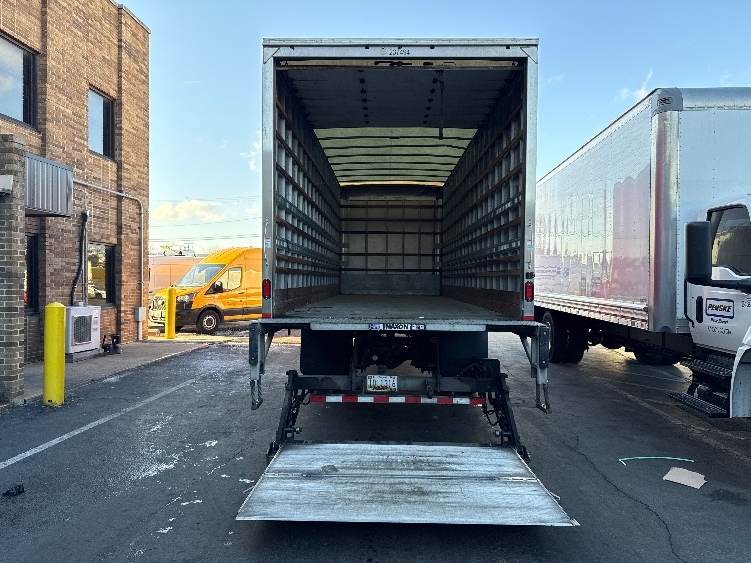 2019 Freightliner M2 106 in Baltimore, MD — photo 9