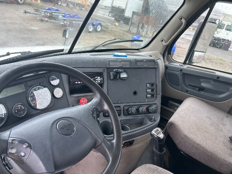 2019 Freightliner Cascadia in Londonderry, NH — photo 10