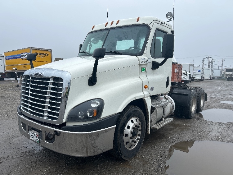 2019 Freightliner Cascadia in Londonderry, NH — photo 3