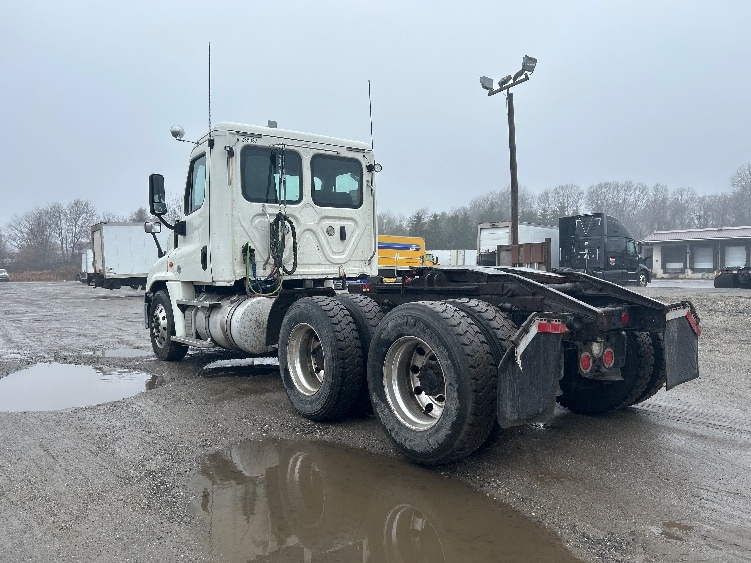 2019 Freightliner Cascadia in Londonderry, NH — photo 5