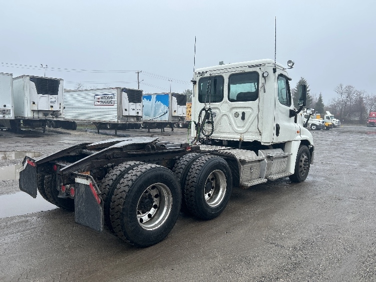 2019 Freightliner Cascadia in Londonderry, NH — photo 7