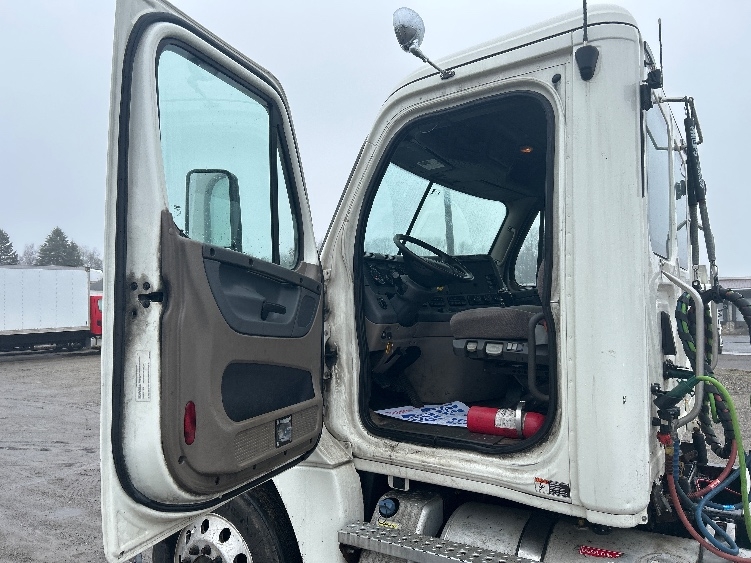 2019 Freightliner Cascadia in Londonderry, NH — photo 9