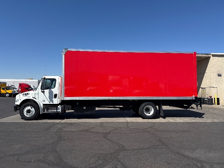2019 Freightliner M2 106 in Phoenix, AZ — photo 4