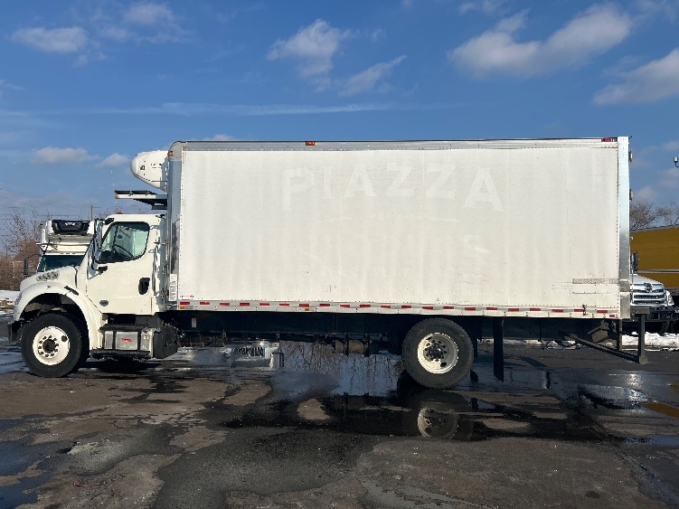 2019 Freightliner M2 106 in Indianapolis, IN — photo 4