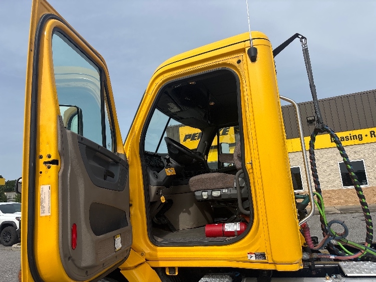 2019 Freightliner Cascadia in Hammond, LA — photo 9