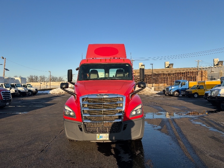 2019 Freightliner Cascadia in Linden, NJ — photo 2