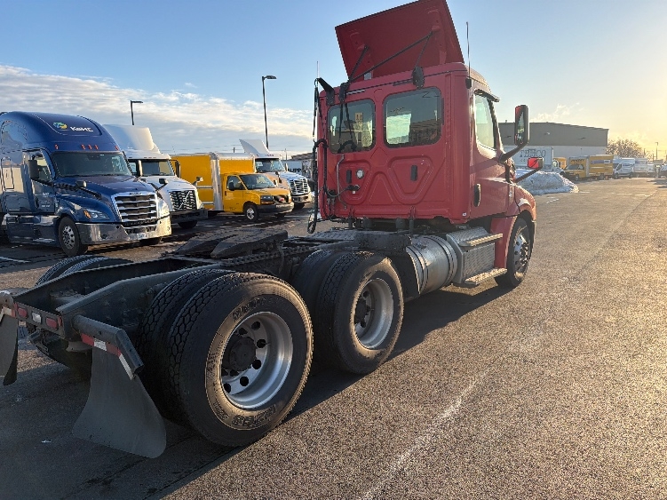 2019 Freightliner Cascadia in Linden, NJ — photo 7