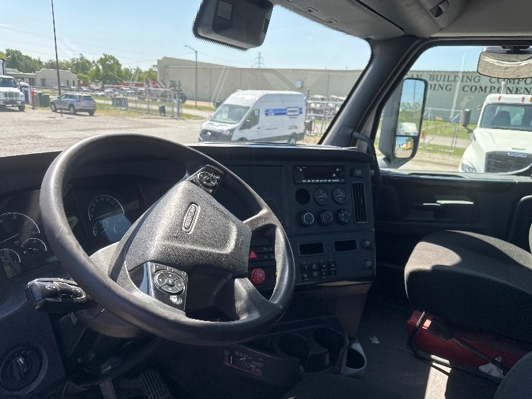 2024 Freightliner Cascadia in Omaha, NE — photo 10