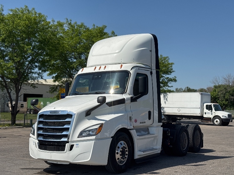 2024 Freightliner Cascadia in Omaha, NE — photo 3