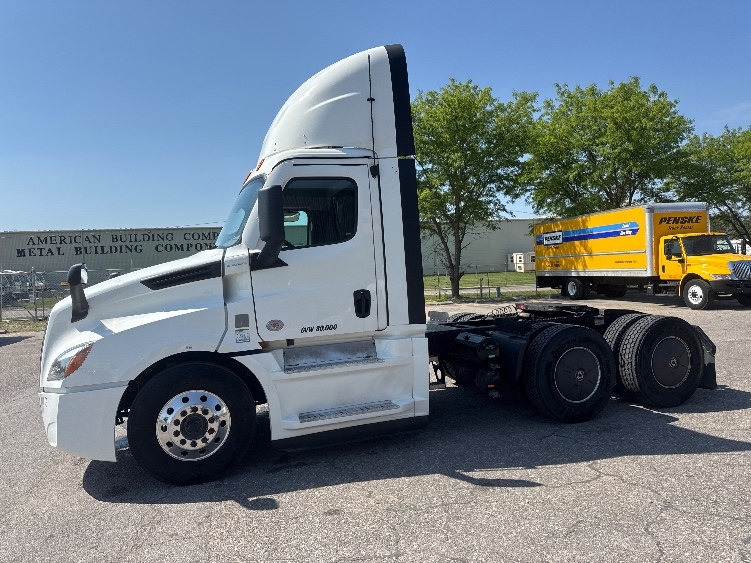 2024 Freightliner Cascadia in Omaha, NE — photo 4
