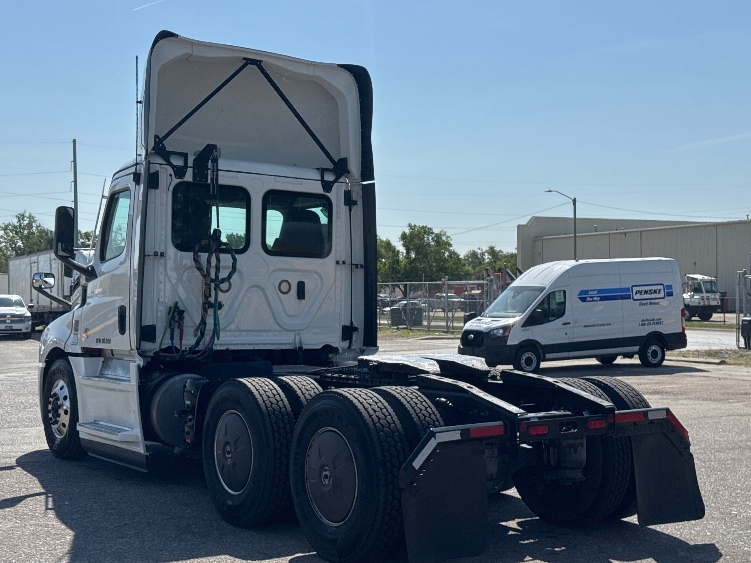 2024 Freightliner Cascadia in Omaha, NE — photo 5