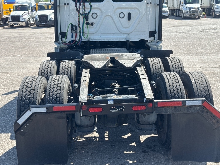 2024 Freightliner Cascadia in Omaha, NE — photo 6