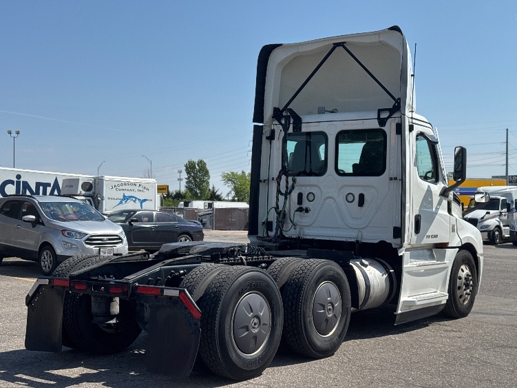 2024 Freightliner Cascadia in Omaha, NE — photo 7