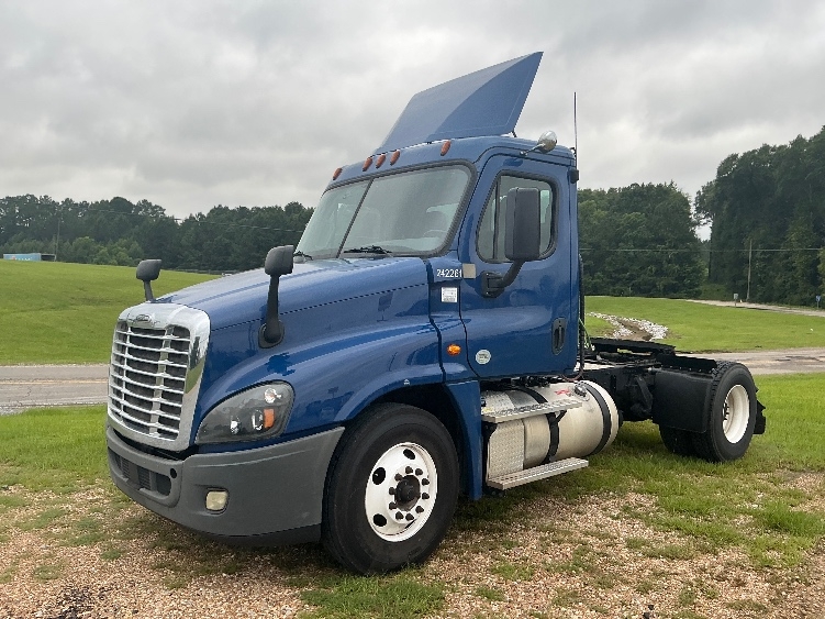 2019 Freightliner Cascadia in Hattiesburg, MS — photo 3