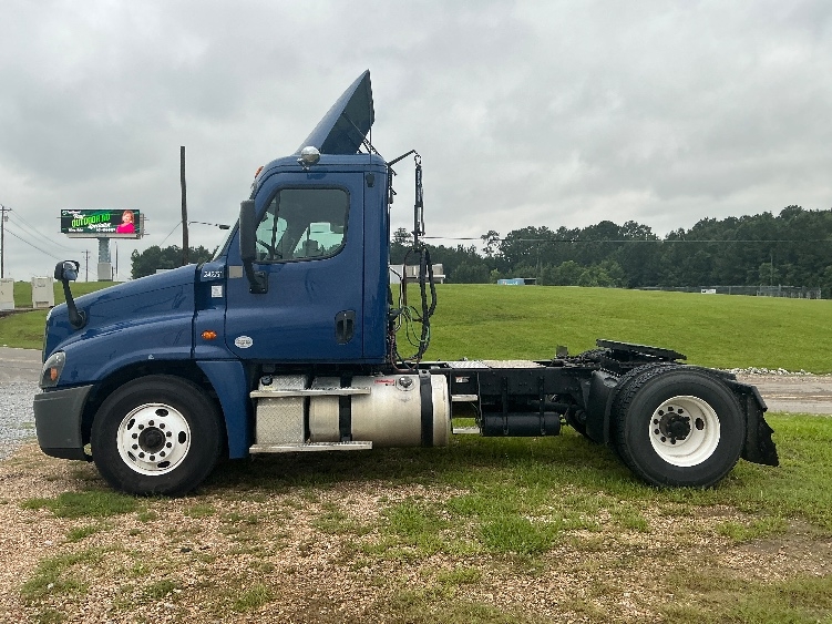 2019 Freightliner Cascadia in Hattiesburg, MS — photo 4
