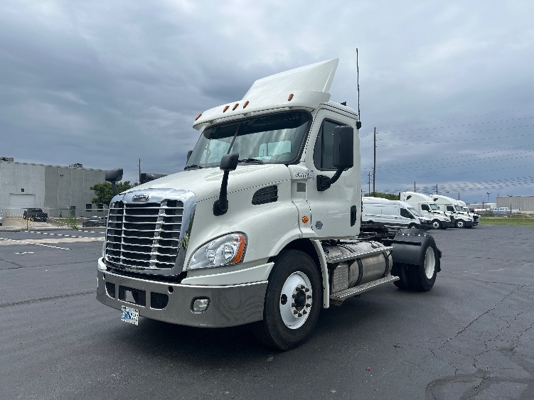 2019 Freightliner Cascadia in Indianapolis, IN — photo 3