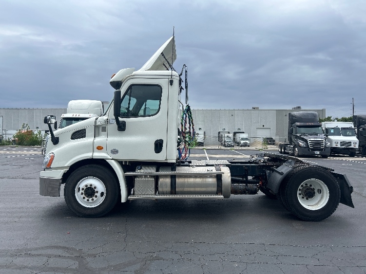 2019 Freightliner Cascadia in Indianapolis, IN — photo 4