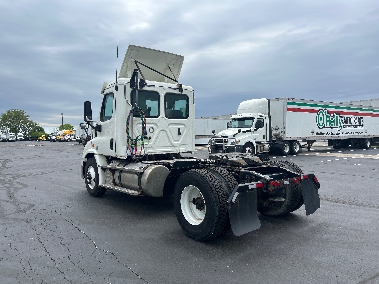 2019 Freightliner Cascadia in Indianapolis, IN — photo 5