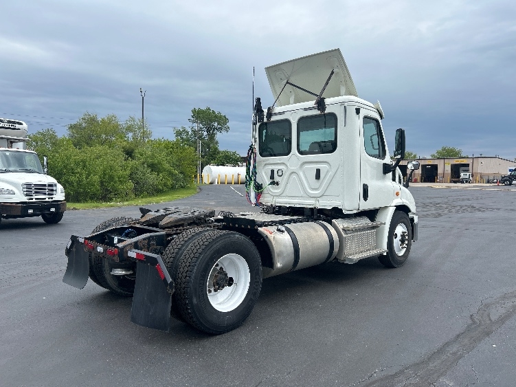2019 Freightliner Cascadia in Indianapolis, IN — photo 7