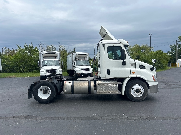 2019 Freightliner Cascadia in Indianapolis, IN — photo 8