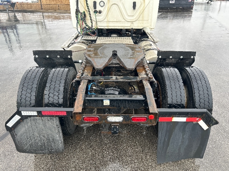 2019 Freightliner Cascadia in La Porte, IN — photo 6