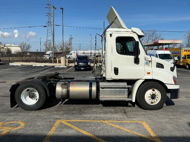 2019 Freightliner Cascadia in La Porte, IN — photo 8