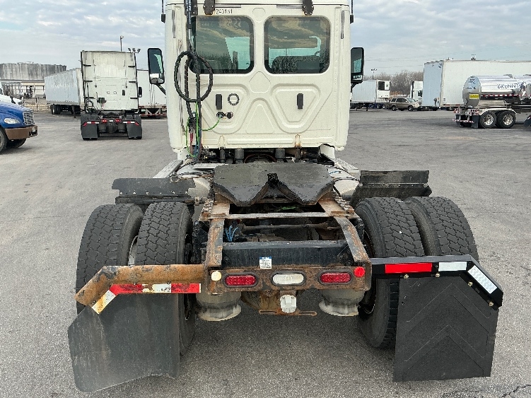 2019 Freightliner Cascadia in La Porte, IN — photo 6