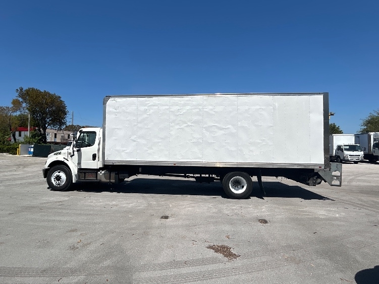 2019 Freightliner eM2 in Medley, FL — photo 4