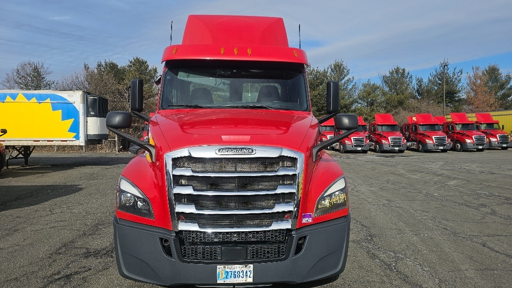 2019 Freightliner Cascadia in Edison, NJ — photo 2