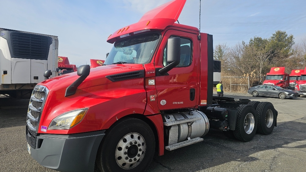2019 Freightliner Cascadia in Edison, NJ — photo 3
