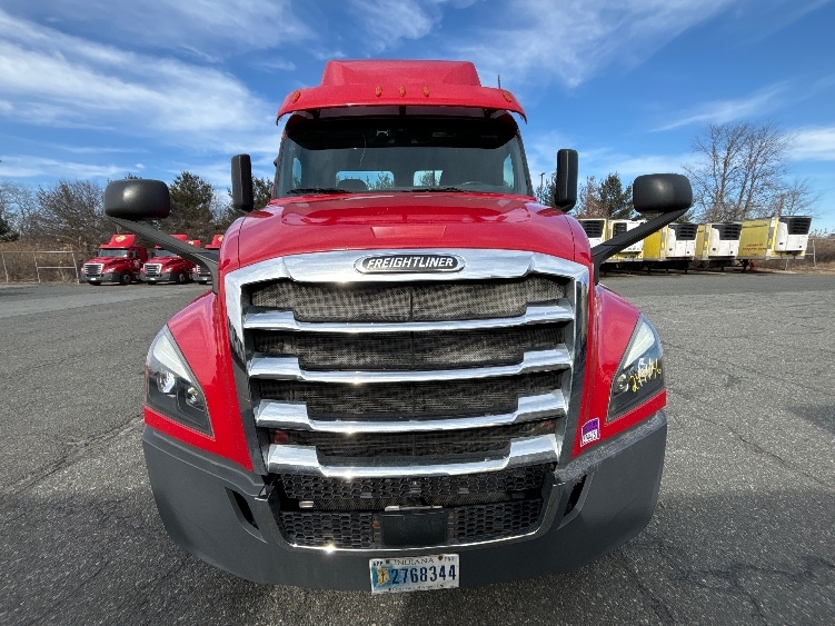 2019 Freightliner Cascadia in Edison, NJ — photo 2