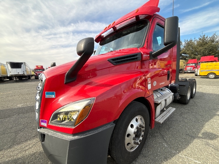 2019 Freightliner Cascadia in Edison, NJ — photo 3