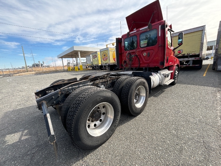 2019 Freightliner Cascadia in Edison, NJ — photo 7