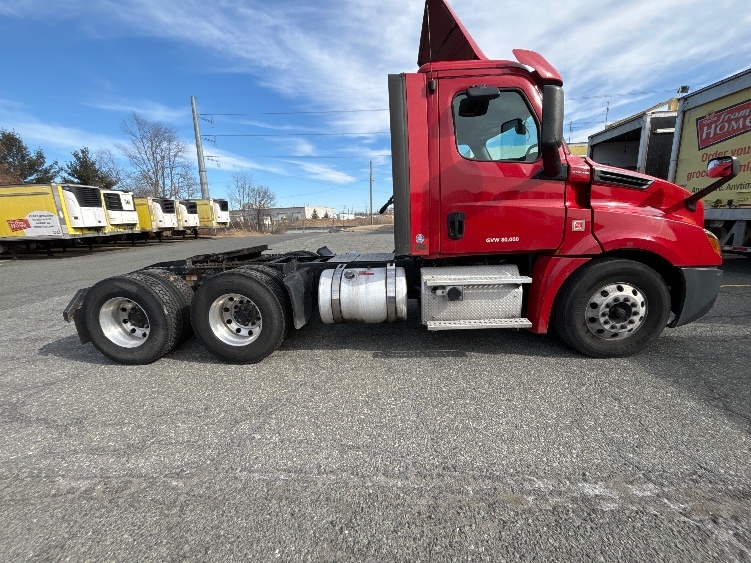 2019 Freightliner Cascadia in Edison, NJ — photo 8
