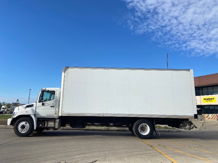 2019 Hino 268 in San Antonio, TX — photo 4