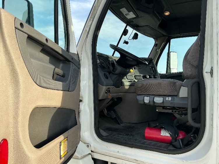 2019 Freightliner Cascadia in Gulfport, MS — photo 9