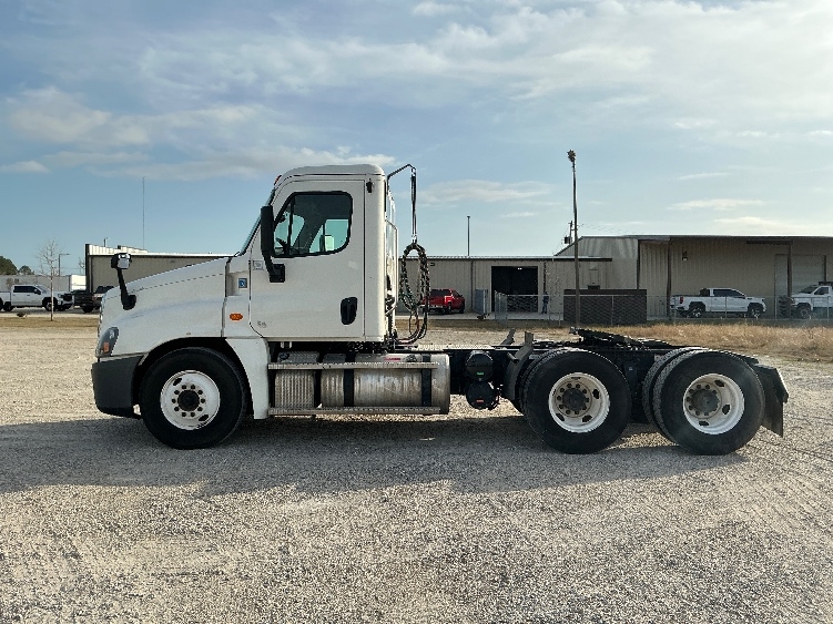 2019 Freightliner Cascadia in Gulfport, MS — photo 4