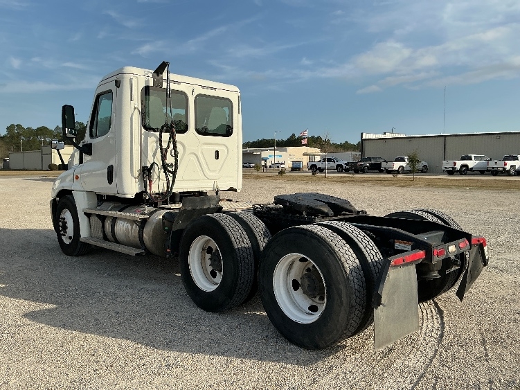 2019 Freightliner Cascadia in Gulfport, MS — photo 5