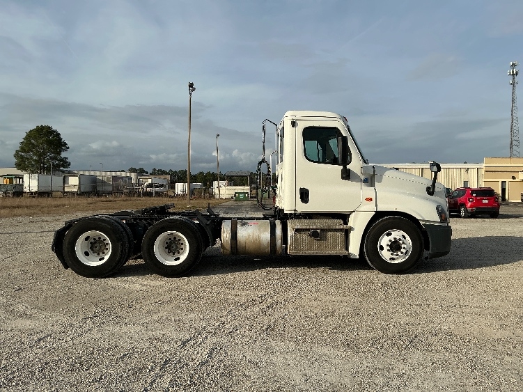 2019 Freightliner Cascadia in Gulfport, MS — photo 8