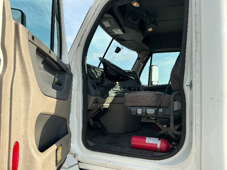 2019 Freightliner Cascadia in Gulfport, MS — photo 9