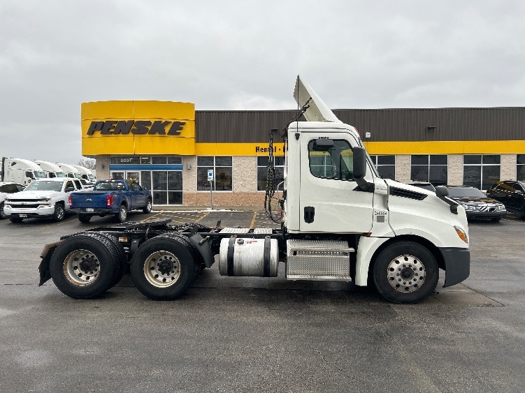 2019 Freightliner Cascadia in La Porte, IN — photo 8