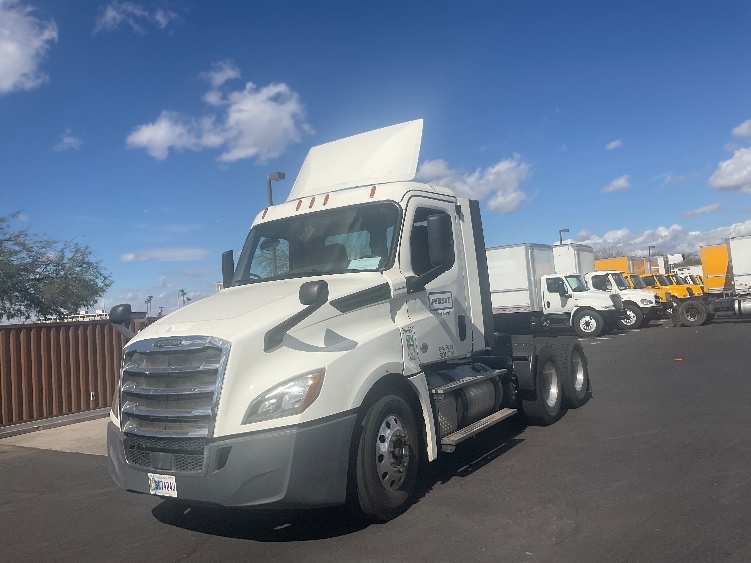 2019 Freightliner Cascadia in Phoenix, AZ — photo 3