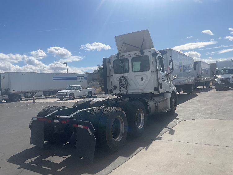2019 Freightliner Cascadia in Phoenix, AZ — photo 7