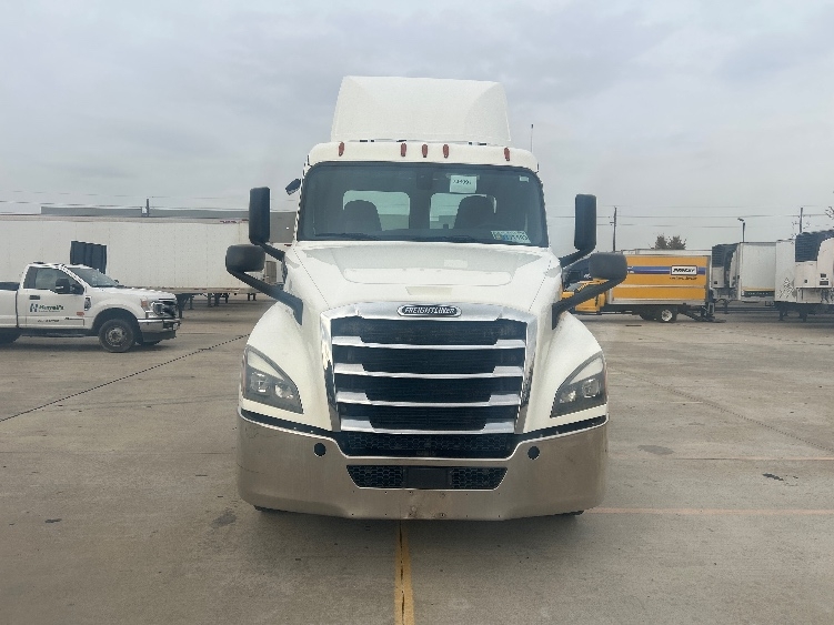 2019 Freightliner in Houston, TX — photo 2
