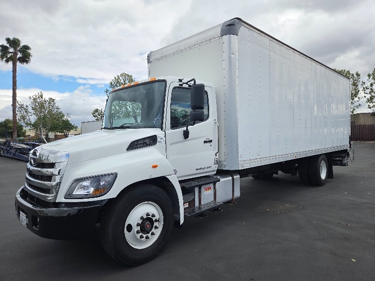 2019 Hino 268 in West Sacramento, CA — photo 3