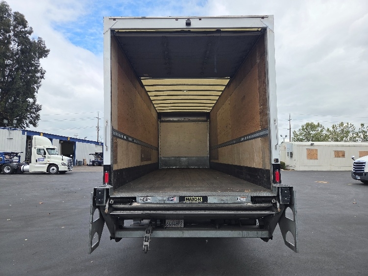 2019 Hino 268 in West Sacramento, CA — photo 8